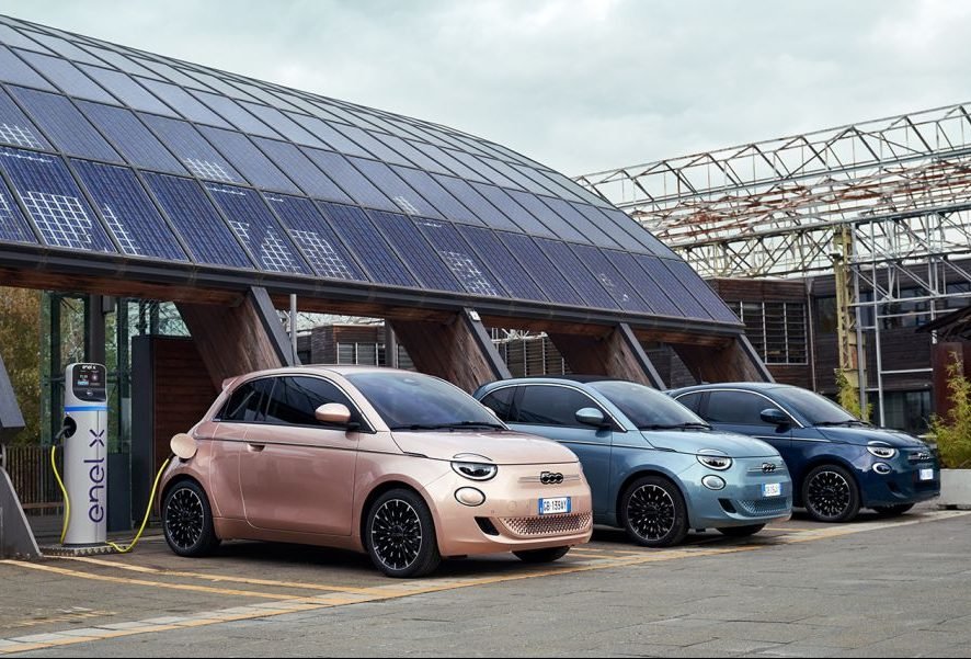 Η Stellantis εντατικοποιεί τον εξηλεκτρισμό