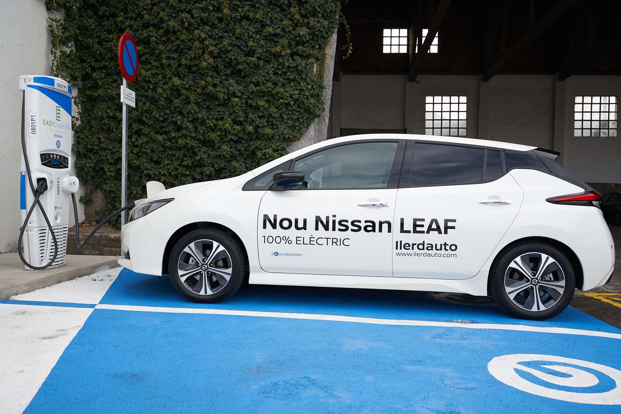 nissan easycharger