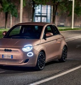 Η Stellantis εντατικοποιεί τον εξηλεκτρισμό